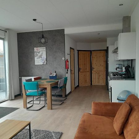 Luxe 5 Persoons Bungalow Op Rustig Vakantiepark Nabij Leeuwarden Dronrijp Экстерьер фото