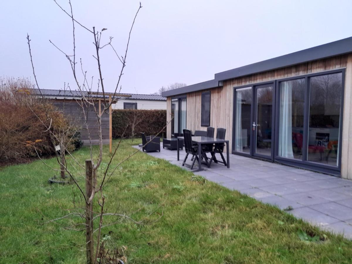 Luxe 5 Persoons Bungalow Op Rustig Vakantiepark Nabij Leeuwarden Dronrijp Экстерьер фото