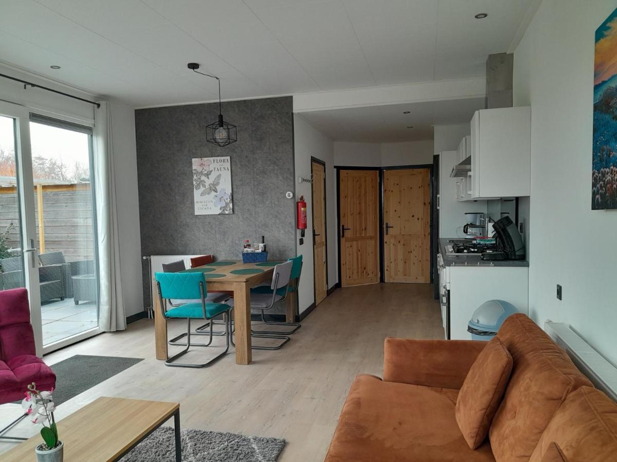 Luxe 5 Persoons Bungalow Op Rustig Vakantiepark Nabij Leeuwarden Dronrijp Экстерьер фото