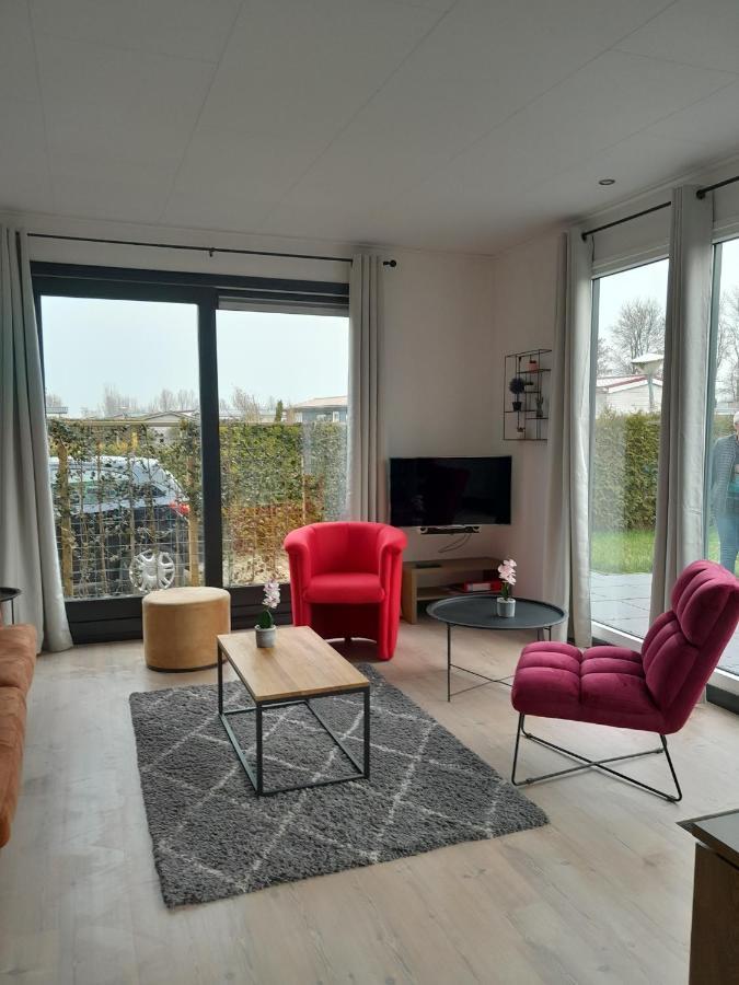 Luxe 5 Persoons Bungalow Op Rustig Vakantiepark Nabij Leeuwarden Dronrijp Экстерьер фото