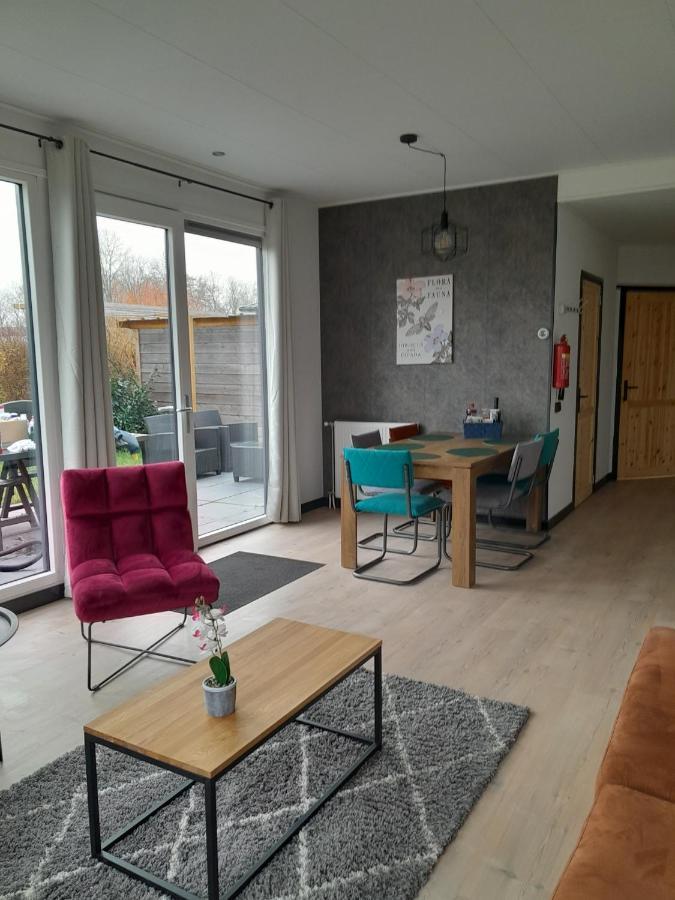 Luxe 5 Persoons Bungalow Op Rustig Vakantiepark Nabij Leeuwarden Dronrijp Экстерьер фото
